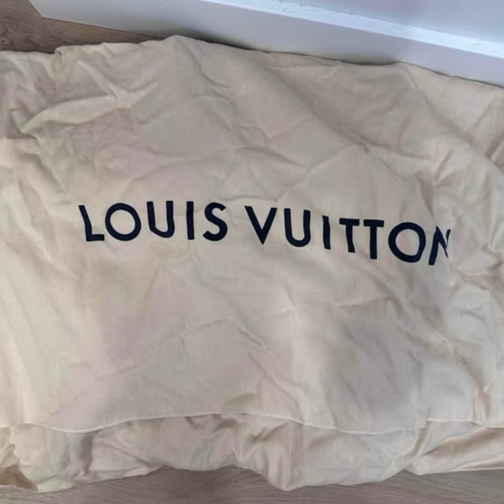 Louis Vuitton Keepall Bandoulière Duffel Bags